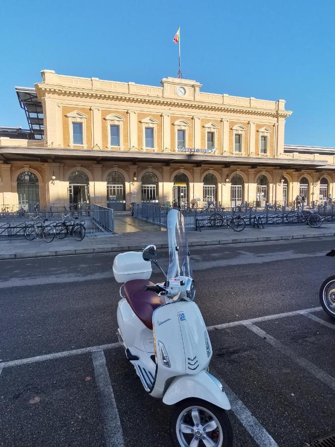 Parma Express Traveller'S Lodging Front Station Fs Parking Eksteriør billede